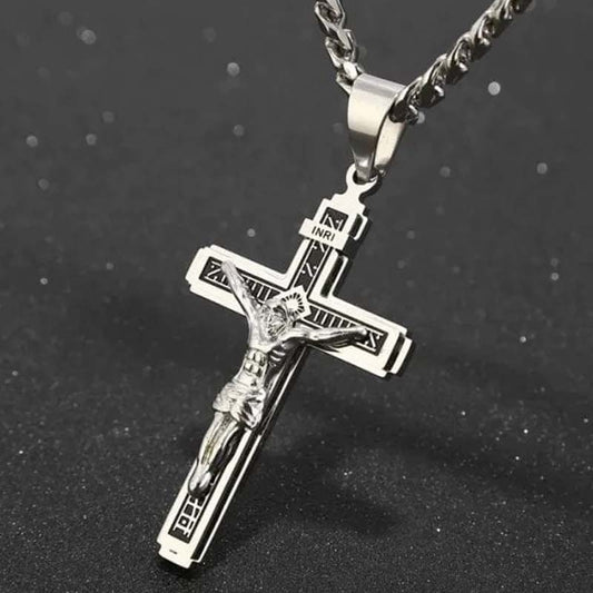 ✝️ 50 % DE RÉDUCTION ! ⏰ Collier croisé d'une élégance intemporelle et raffinée – Fabrication artisanale soignée, acier inoxydable et éclat subtil – idéal pour un usage quotidien ou comme cadeau plein de sens 💛