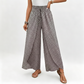 Pantalon femme à taille froncée, jambes larges et fente latérale