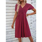 Robe plissée croisée à col en V pour femme