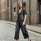 Combinaison ample à col en V et jambes larges pour femme