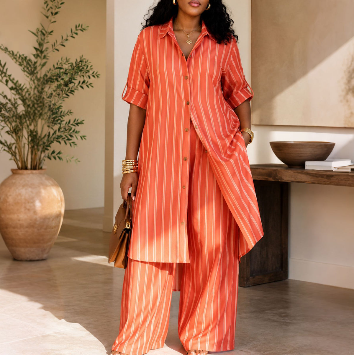 Ensemble pour femme composé d'une chemise rayée allongée et d'un pantalon à jambe large
